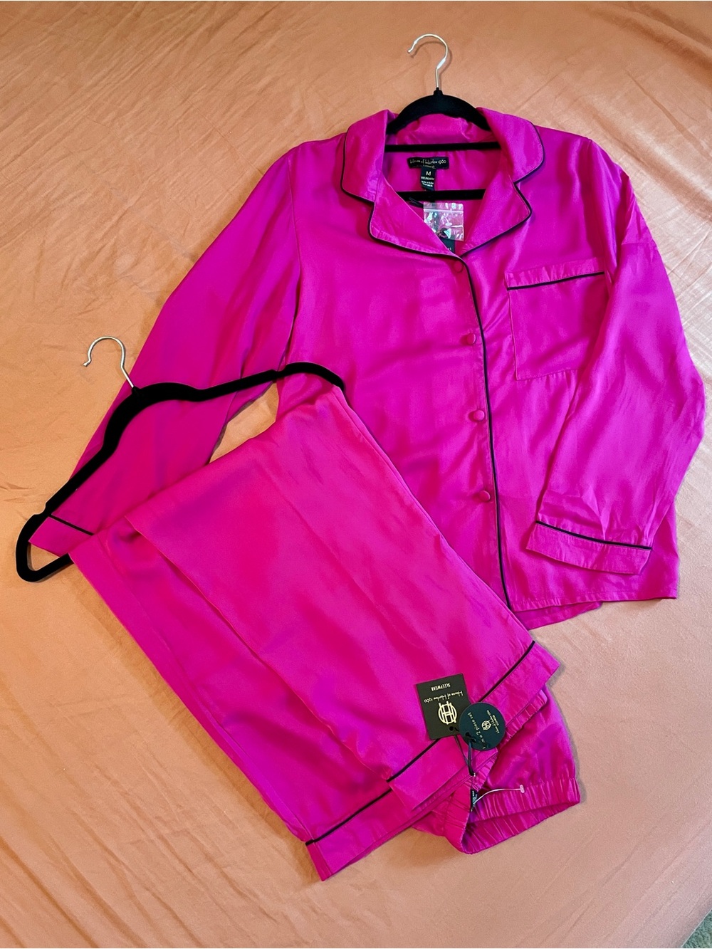 NWT House of Harlow 1960 | Fuchsia Satin Pajama Set with Black Piping | Size M